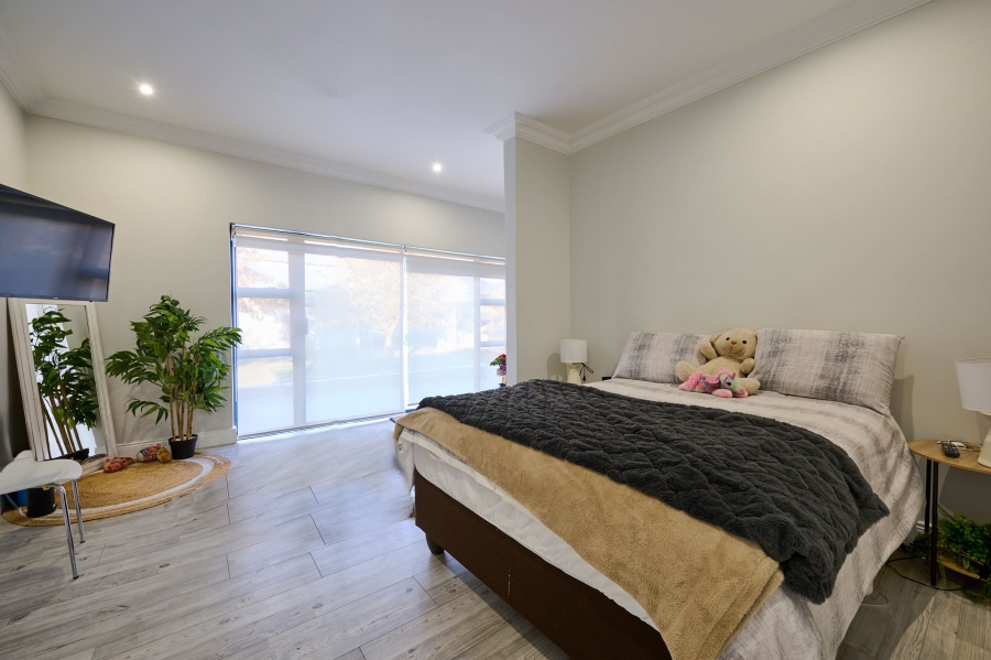 5 Bedroom Property for Sale in Waterfall Country Estate Gauteng