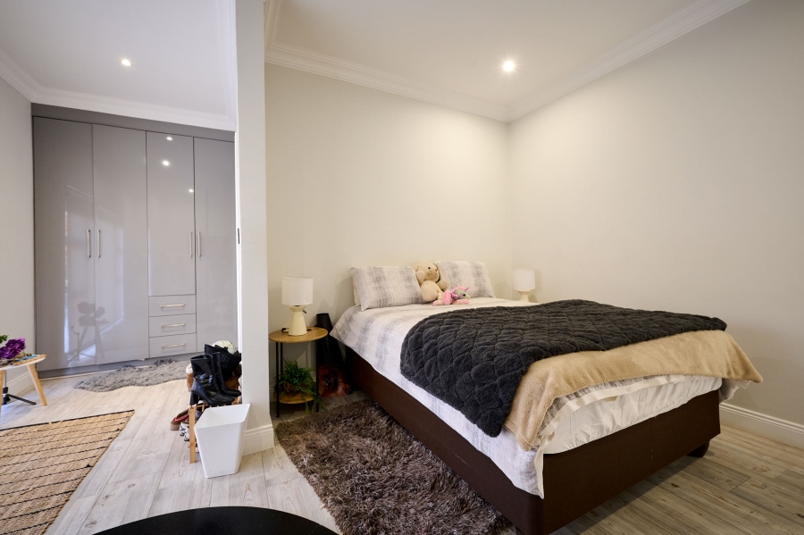 5 Bedroom Property for Sale in Waterfall Country Estate Gauteng