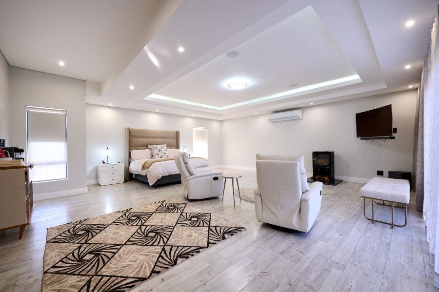 5 Bedroom Property for Sale in Waterfall Country Estate Gauteng