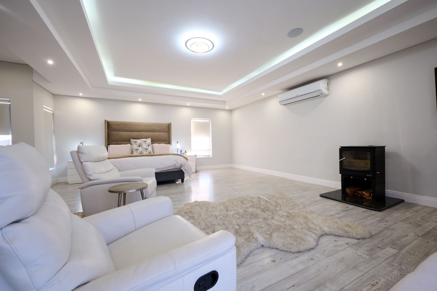 5 Bedroom Property for Sale in Waterfall Country Estate Gauteng