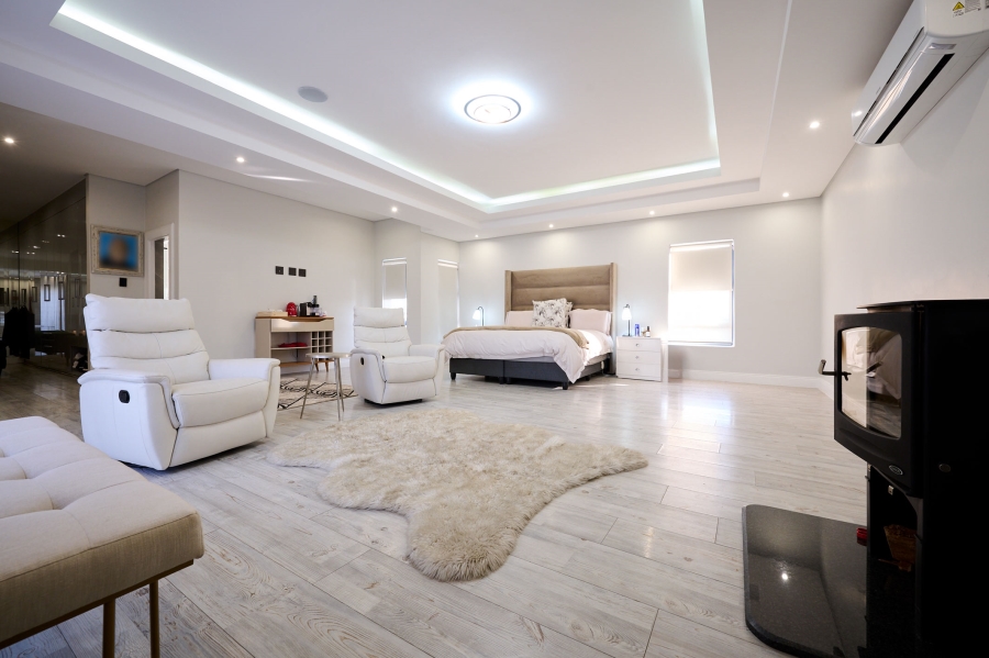5 Bedroom Property for Sale in Waterfall Country Estate Gauteng