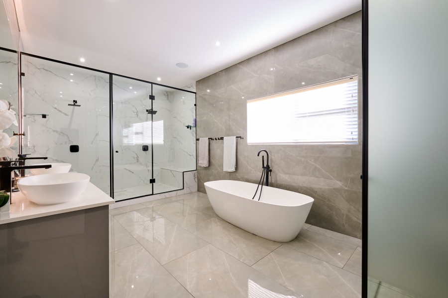 5 Bedroom Property for Sale in Waterfall Country Estate Gauteng