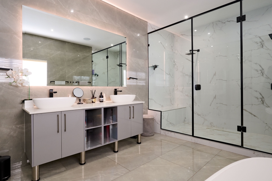 5 Bedroom Property for Sale in Waterfall Country Estate Gauteng