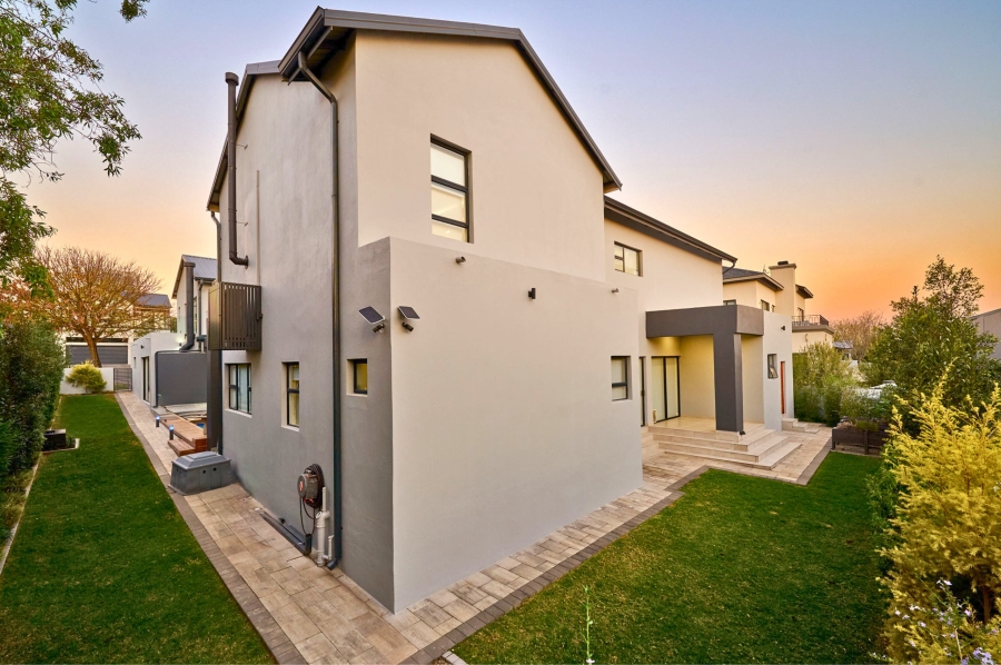5 Bedroom Property for Sale in Waterfall Country Estate Gauteng