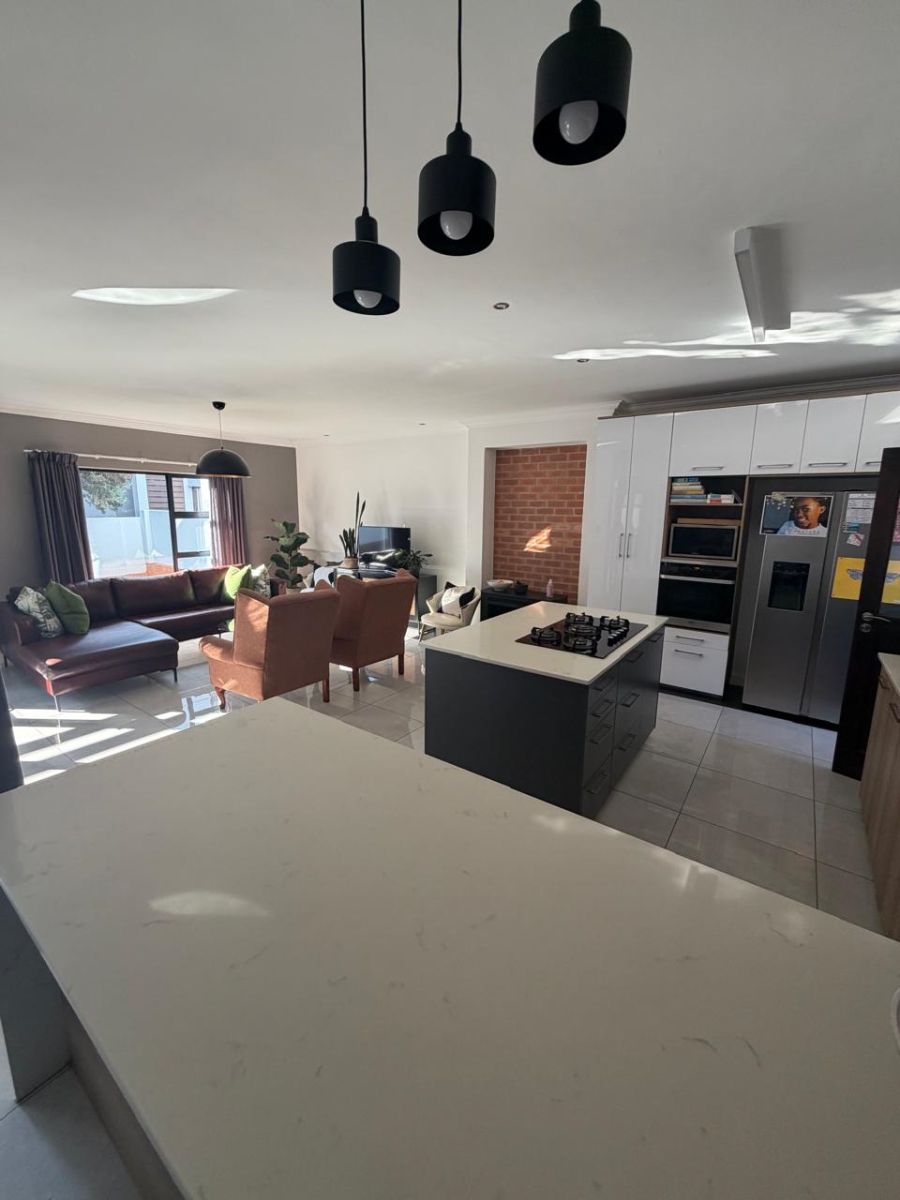 To Let 3 Bedroom Property for Rent in Southdowns Estate Gauteng