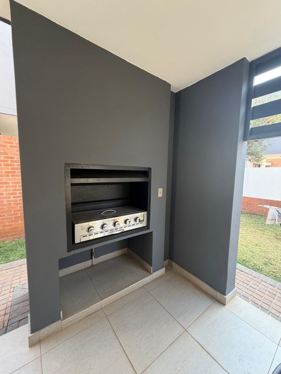 To Let 3 Bedroom Property for Rent in Southdowns Estate Gauteng