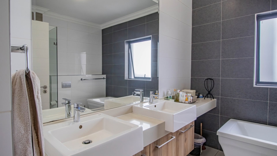 3 Bedroom Property for Sale in Southdowns Estate Gauteng