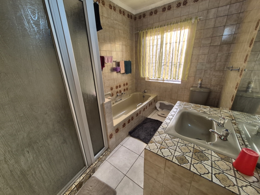 3 Bedroom Property for Sale in Petersfield Gauteng
