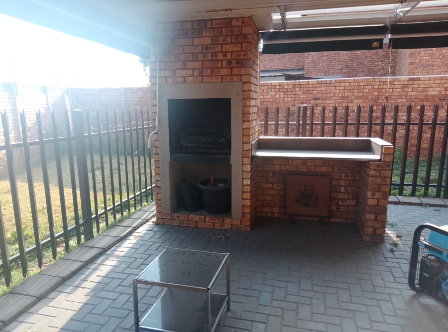 3 Bedroom Property for Sale in Selcourt Gauteng