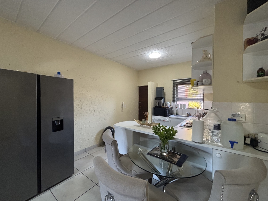 To Let 2 Bedroom Property for Rent in Sunninghill Gauteng