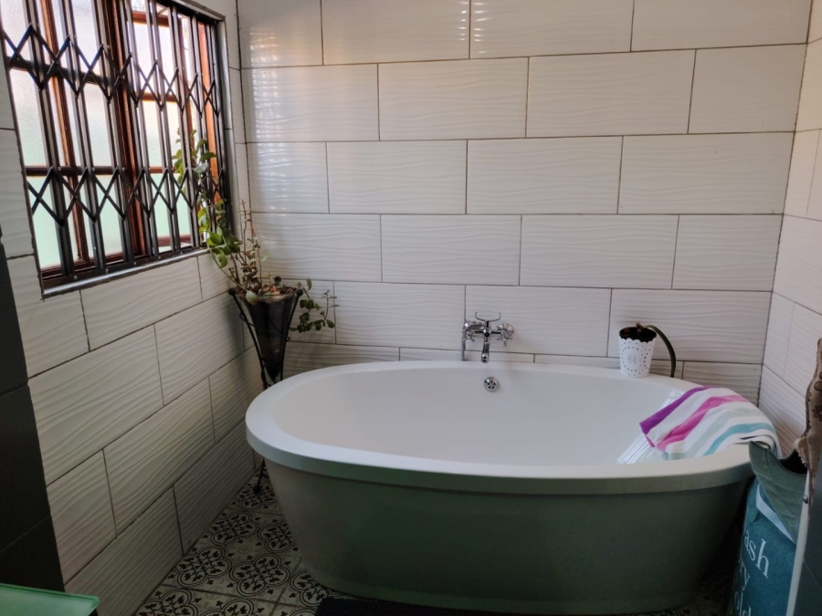 3 Bedroom Property for Sale in Eike Park Gauteng