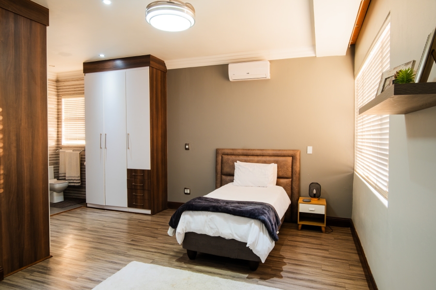5 Bedroom Property for Sale in Homes Haven Gauteng