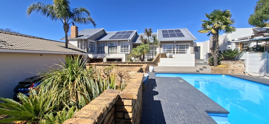 4 Bedroom Property for Sale in Rant En Dal Gauteng
