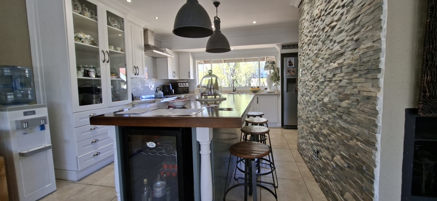 4 Bedroom Property for Sale in Rant En Dal Gauteng