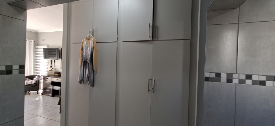 4 Bedroom Property for Sale in Rant En Dal Gauteng