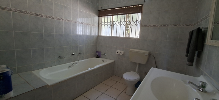 4 Bedroom Property for Sale in Rant En Dal Gauteng