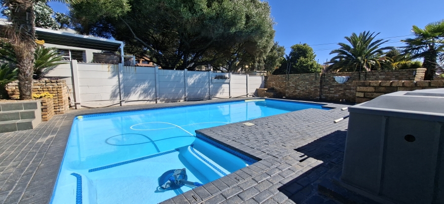 4 Bedroom Property for Sale in Rant En Dal Gauteng