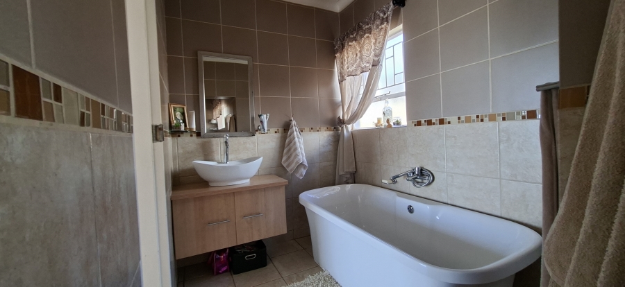 3 Bedroom Property for Sale in Rangeview Gauteng