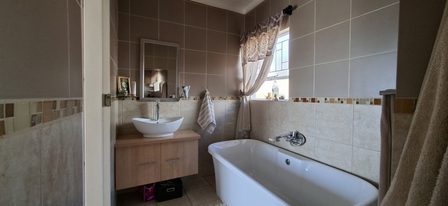 3 Bedroom Property for Sale in Rangeview Gauteng