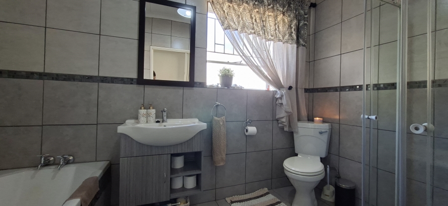 3 Bedroom Property for Sale in Rangeview Gauteng