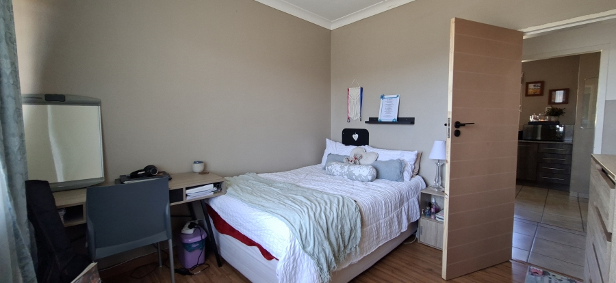 3 Bedroom Property for Sale in Rangeview Gauteng