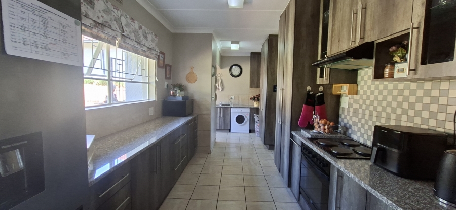 3 Bedroom Property for Sale in Rangeview Gauteng