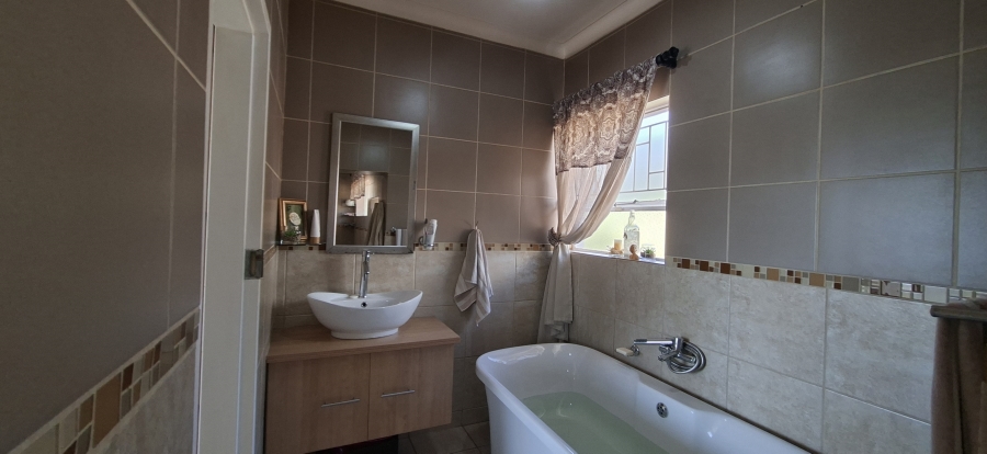 3 Bedroom Property for Sale in Rangeview Gauteng