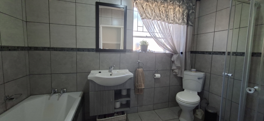 3 Bedroom Property for Sale in Rangeview Gauteng