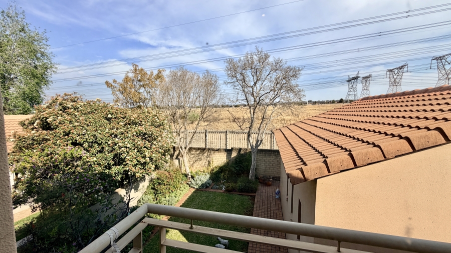 To Let 2 Bedroom Property for Rent in Midstream Estate Gauteng