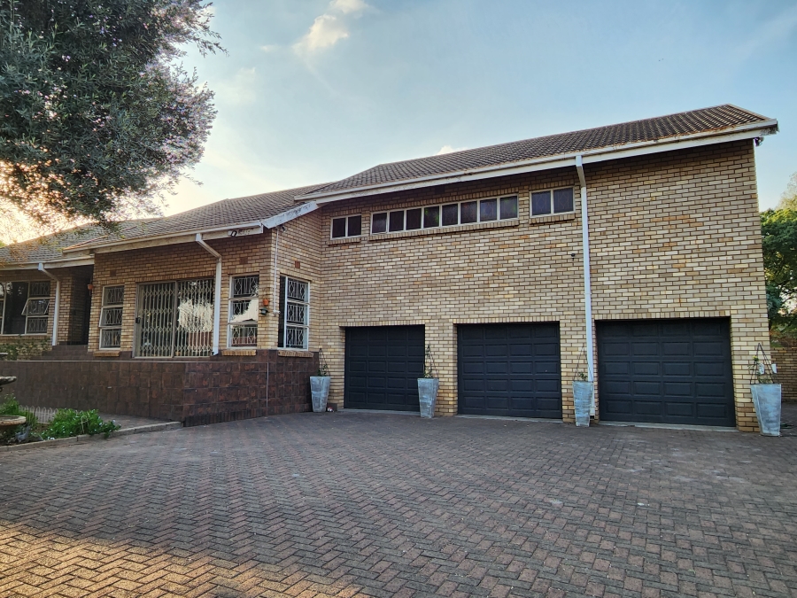 4 Bedroom Property for Sale in Vanderbijlpark SE 2 Gauteng