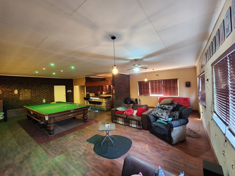 4 Bedroom Property for Sale in Vanderbijlpark SE 2 Gauteng