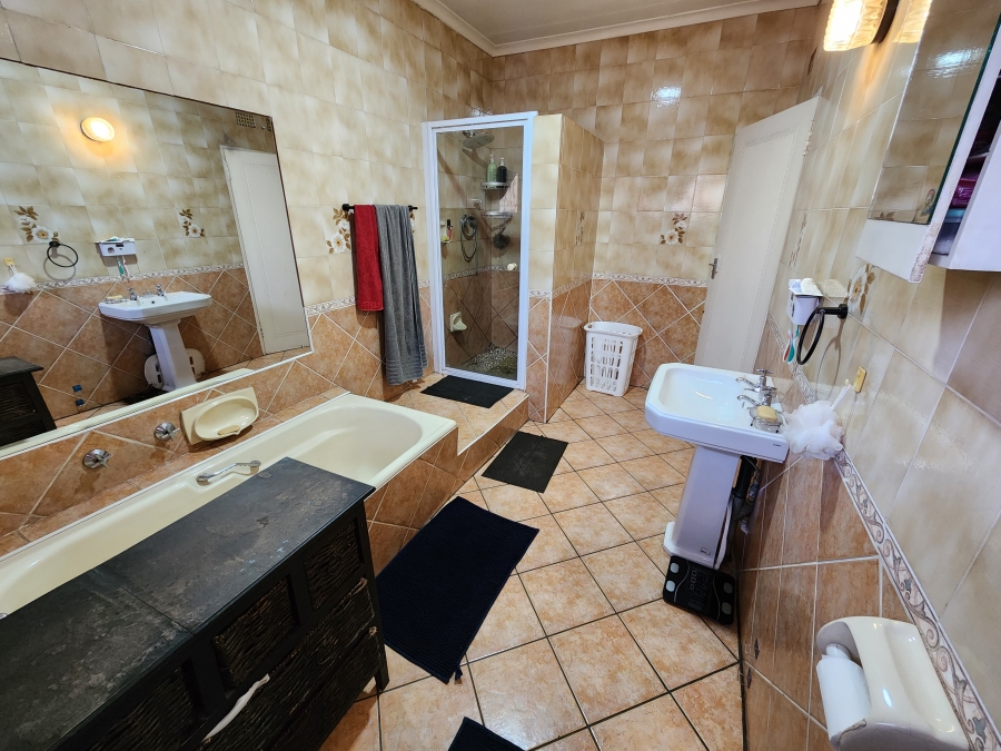 4 Bedroom Property for Sale in Vanderbijlpark SE 2 Gauteng