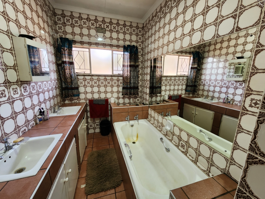 4 Bedroom Property for Sale in Vanderbijlpark SE 2 Gauteng
