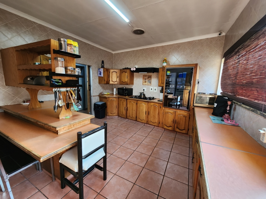 To Let 4 Bedroom Property for Rent in Vanderbijlpark SE 2 Gauteng
