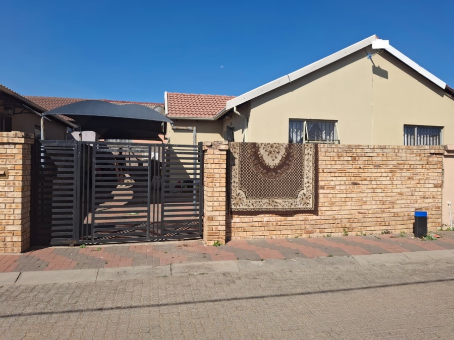2 Bedroom Property for Sale in Fleurhof Gauteng