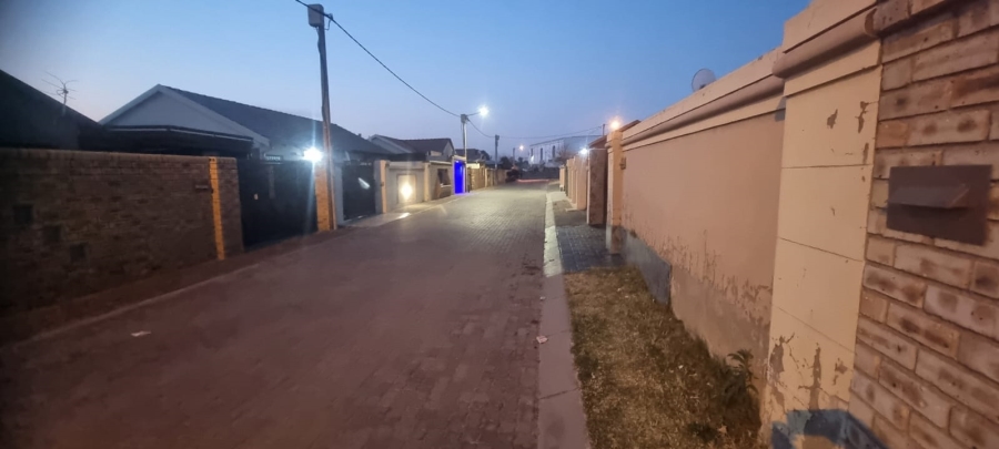2 Bedroom Property for Sale in Fleurhof Gauteng