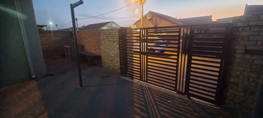 2 Bedroom Property for Sale in Fleurhof Gauteng