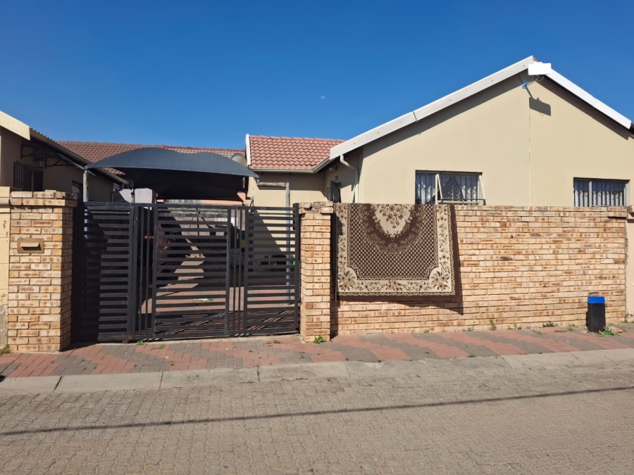 2 Bedroom Property for Sale in Fleurhof Gauteng