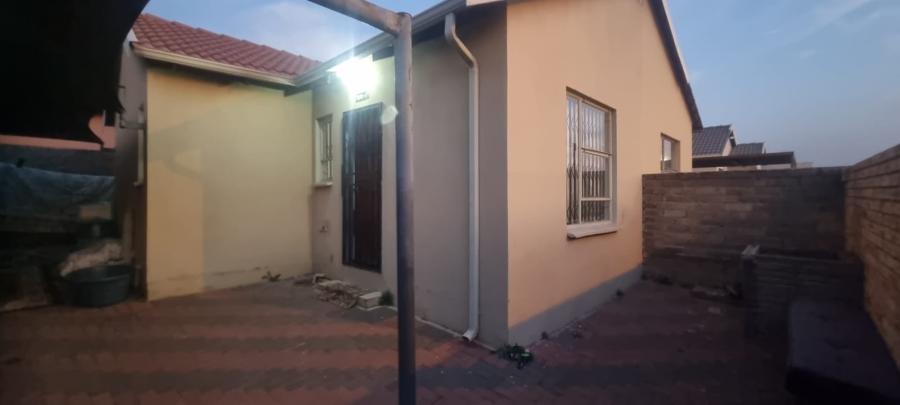 2 Bedroom Property for Sale in Fleurhof Gauteng
