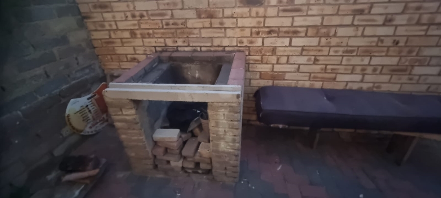 2 Bedroom Property for Sale in Fleurhof Gauteng