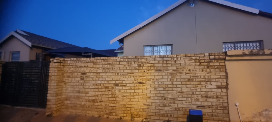 2 Bedroom Property for Sale in Fleurhof Gauteng