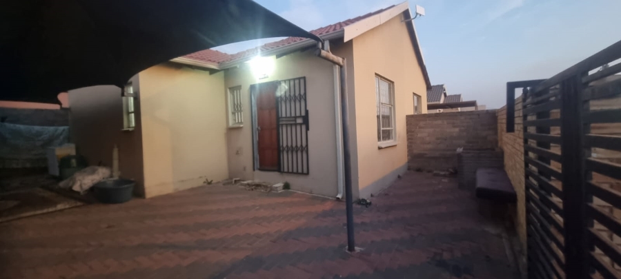 2 Bedroom Property for Sale in Fleurhof Gauteng