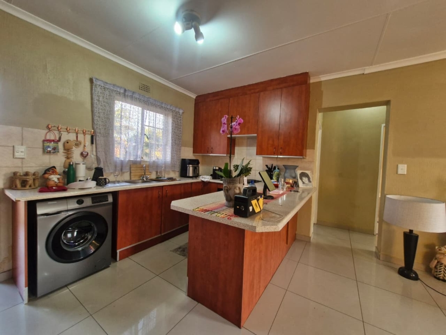 To Let 2 Bedroom Property for Rent in Strubensvallei Gauteng