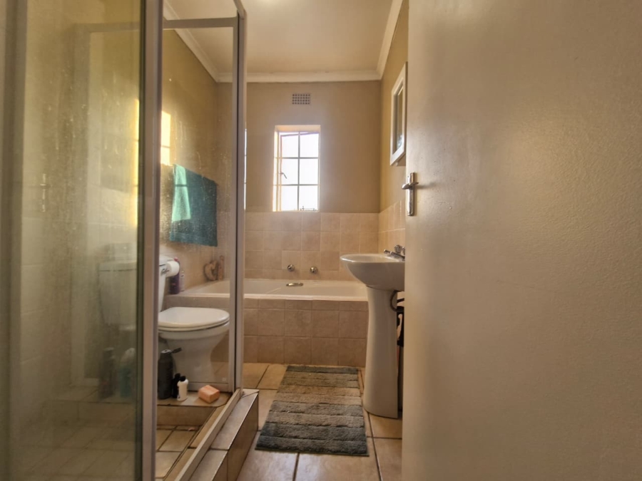 To Let 2 Bedroom Property for Rent in Strubensvallei Gauteng