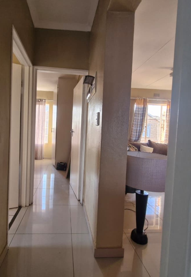 To Let 2 Bedroom Property for Rent in Strubensvallei Gauteng