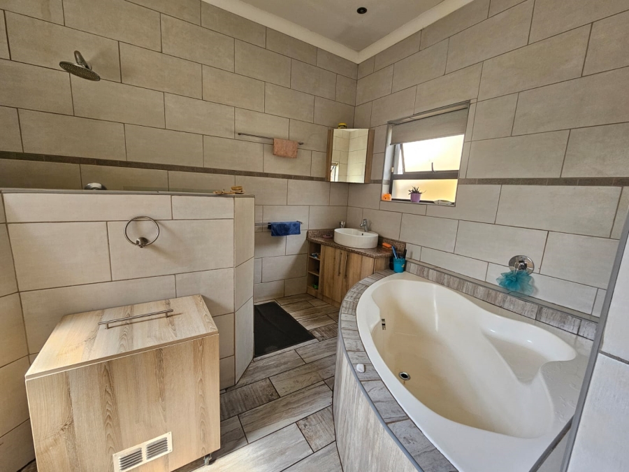 4 Bedroom Property for Sale in Highbury Gauteng