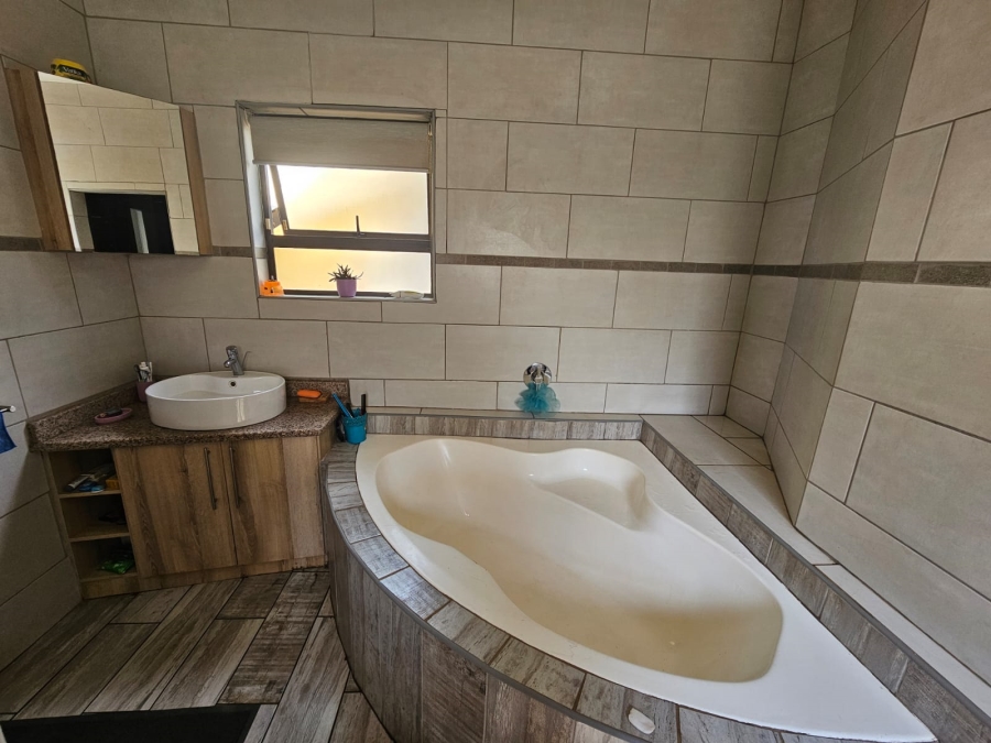 4 Bedroom Property for Sale in Highbury Gauteng
