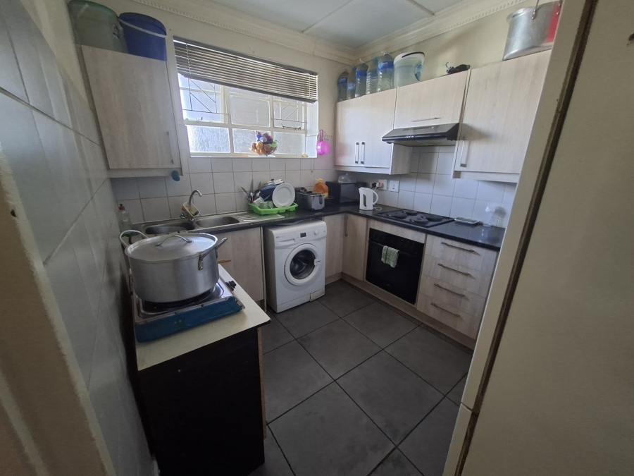 To Let 1 Bedroom Property for Rent in Lambton Gauteng