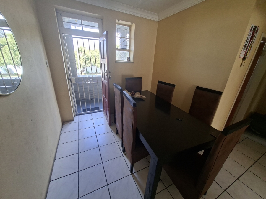 To Let 1 Bedroom Property for Rent in Lambton Gauteng