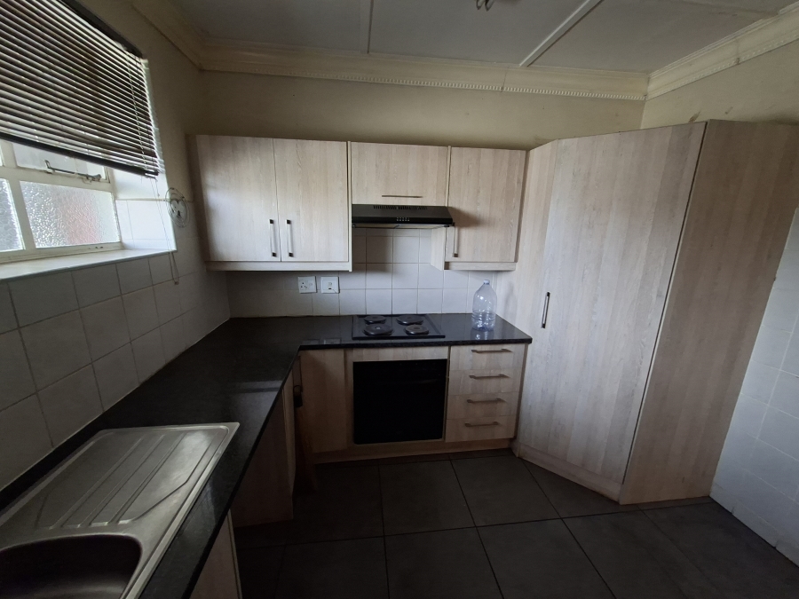 To Let 1 Bedroom Property for Rent in Lambton Gauteng